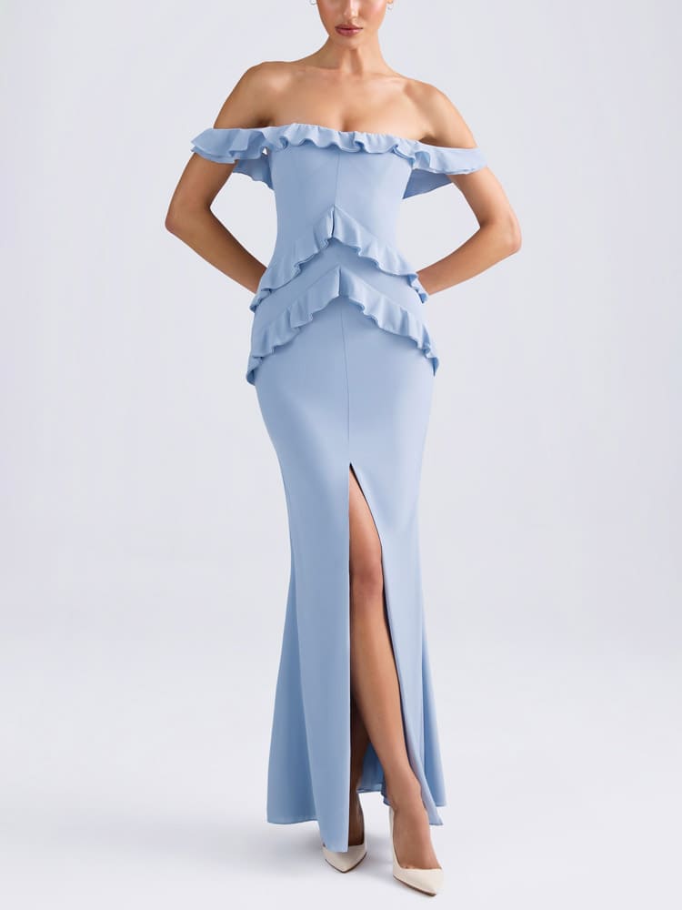 Suknia z falbaną na ramionach w kolorze jasnoniebieskim