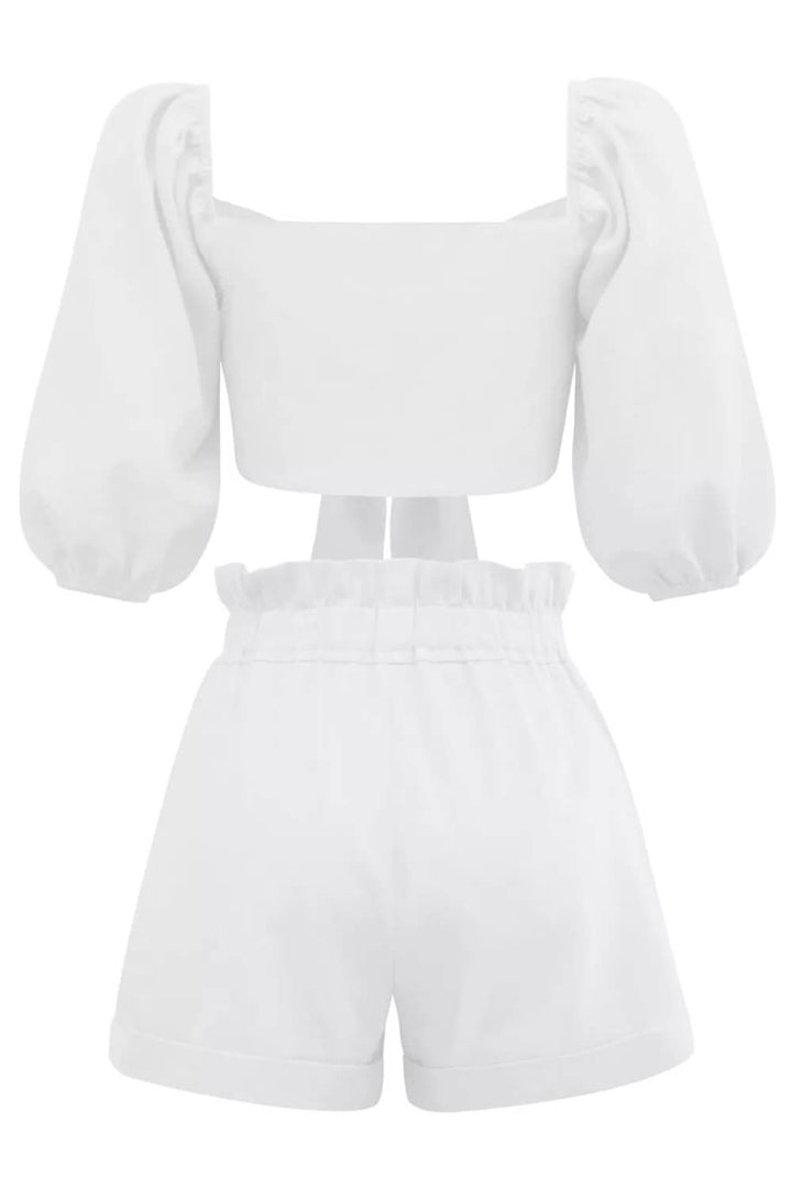 लिनेन रैप फ्रंट टाई पफ स्लीव शॉर्ट्स सफेद रंग में सेट