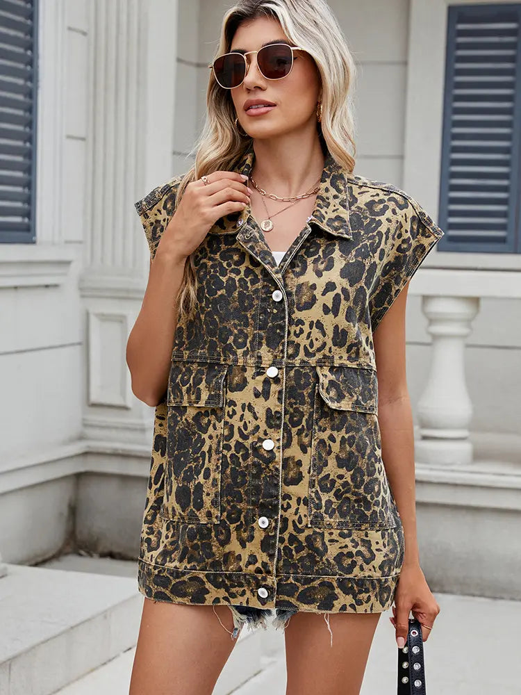 Colete de Denim com Estampa de Leopardo de Corte Largo