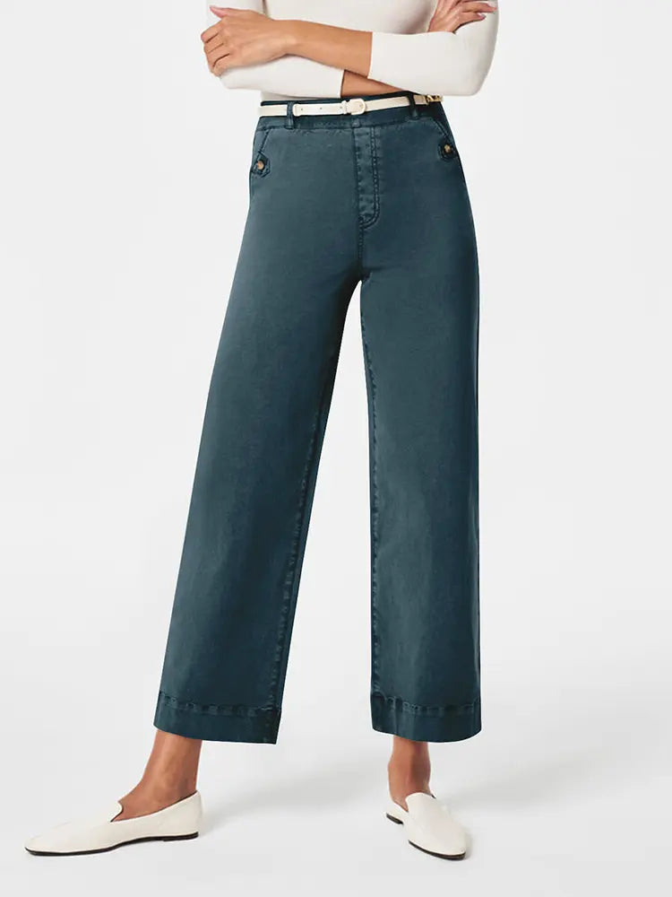 Stretch-Denim mit weitem Bein