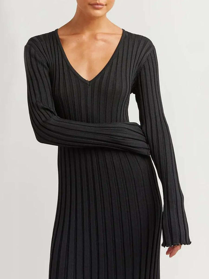 V 넥 플라운스 슬리브 핏 스트립 뜨개질 맥시 드레스