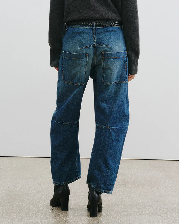 Blusa capa de gasa transparente y jeans de silueta curva