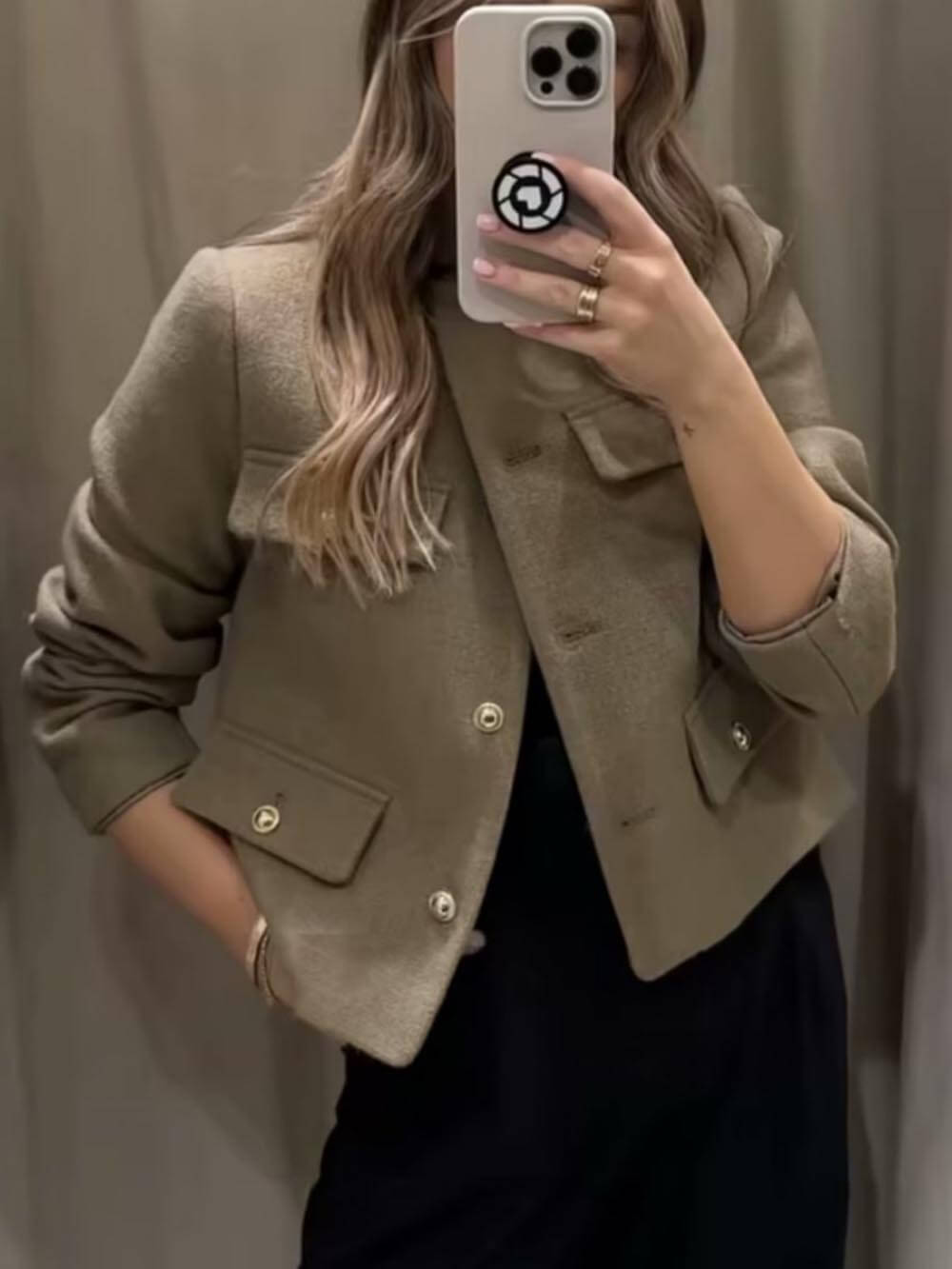 Chaqueta de traje corta con botones de estilo Chanel