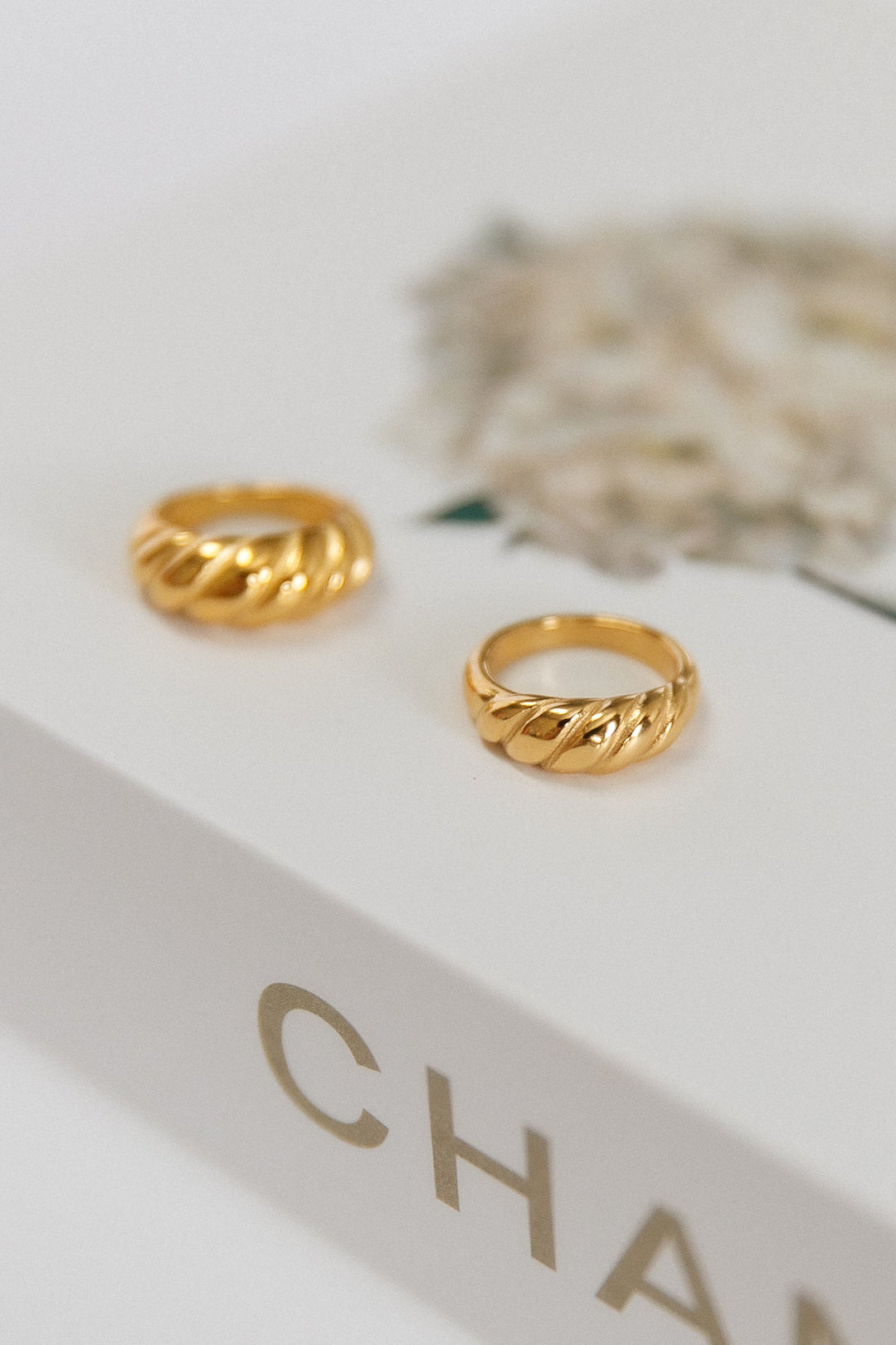 Najsmaczniejszy sekretny pierścionek pokryty 18-karatowym złotem
