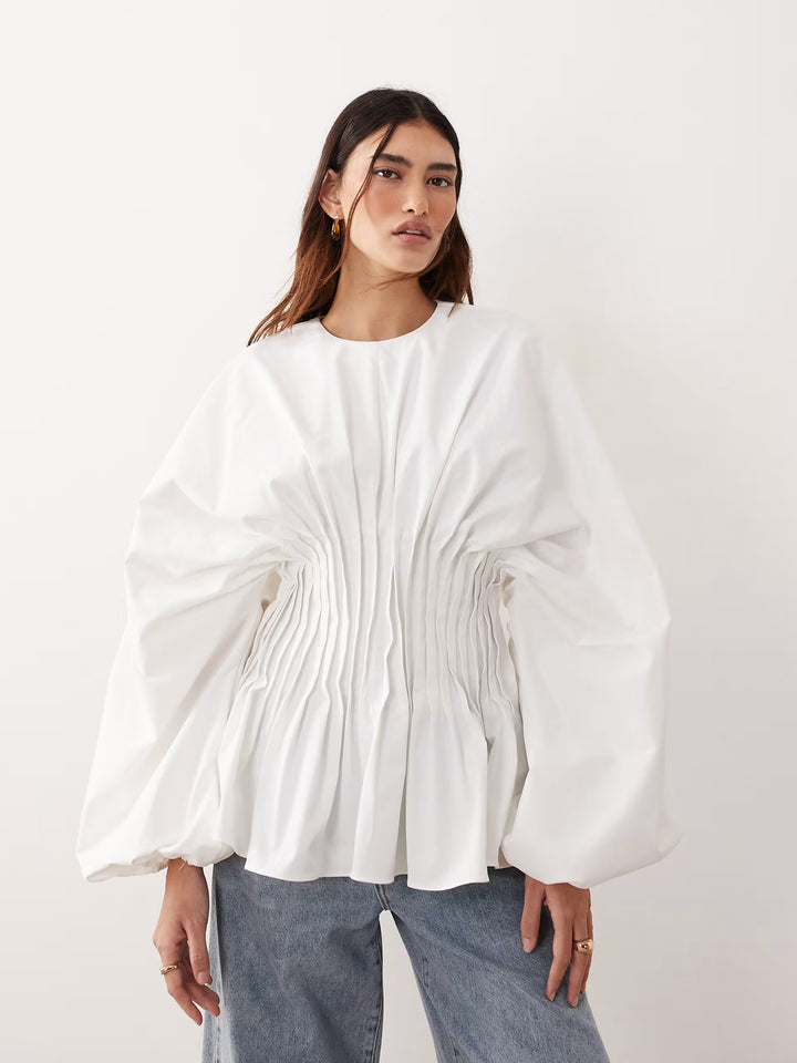 Pintuck bluse med åben ryg og peplum