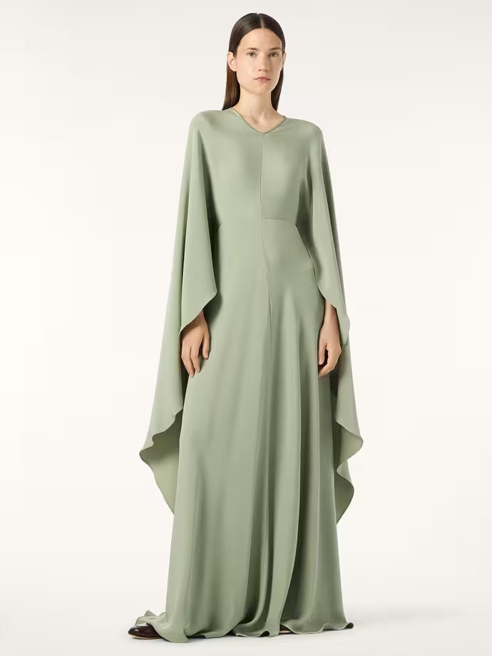 Maxikleid mit drapiertem Cape