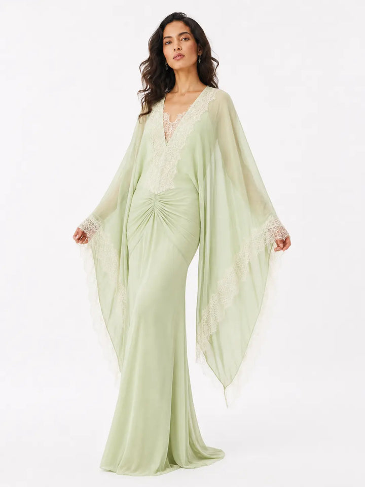 Romantisches Maxikleid mit Cape-Ärmeln