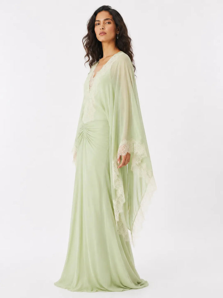 Romantisches Maxikleid mit Cape-Ärmeln