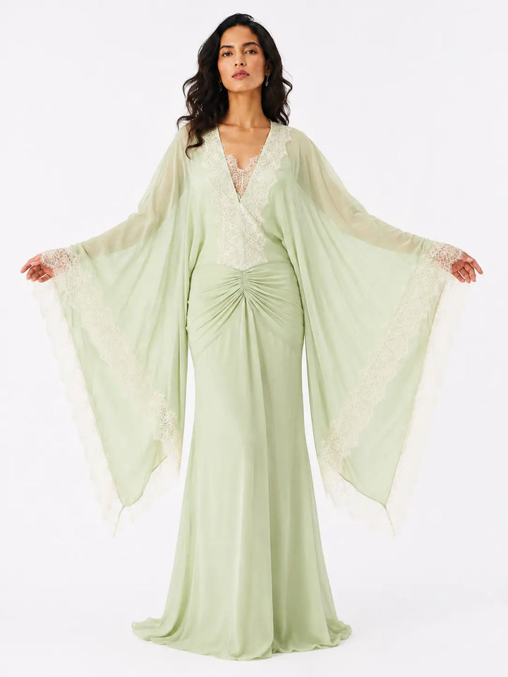 Romantisches Maxikleid mit Cape-Ärmeln