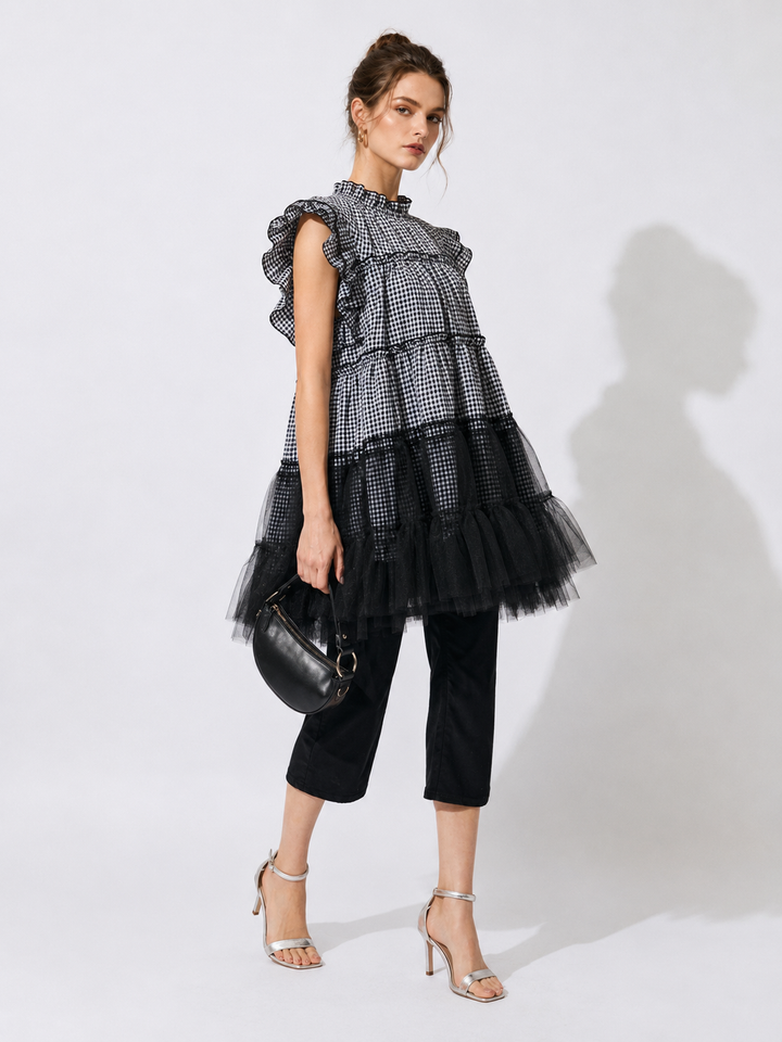 Mini-kjole med gingham tyl og flæser