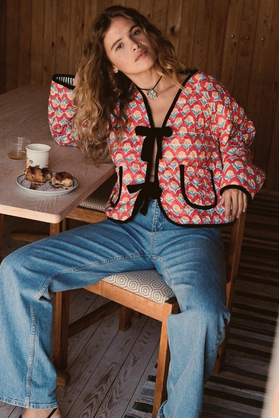 Jolie veste à lacets avec imprimé floral et nœud