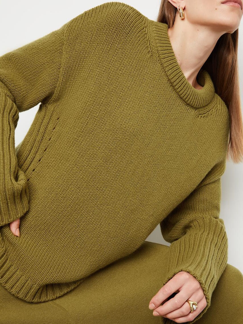 Ensemble pull-jupe ras du cou à revers hauts