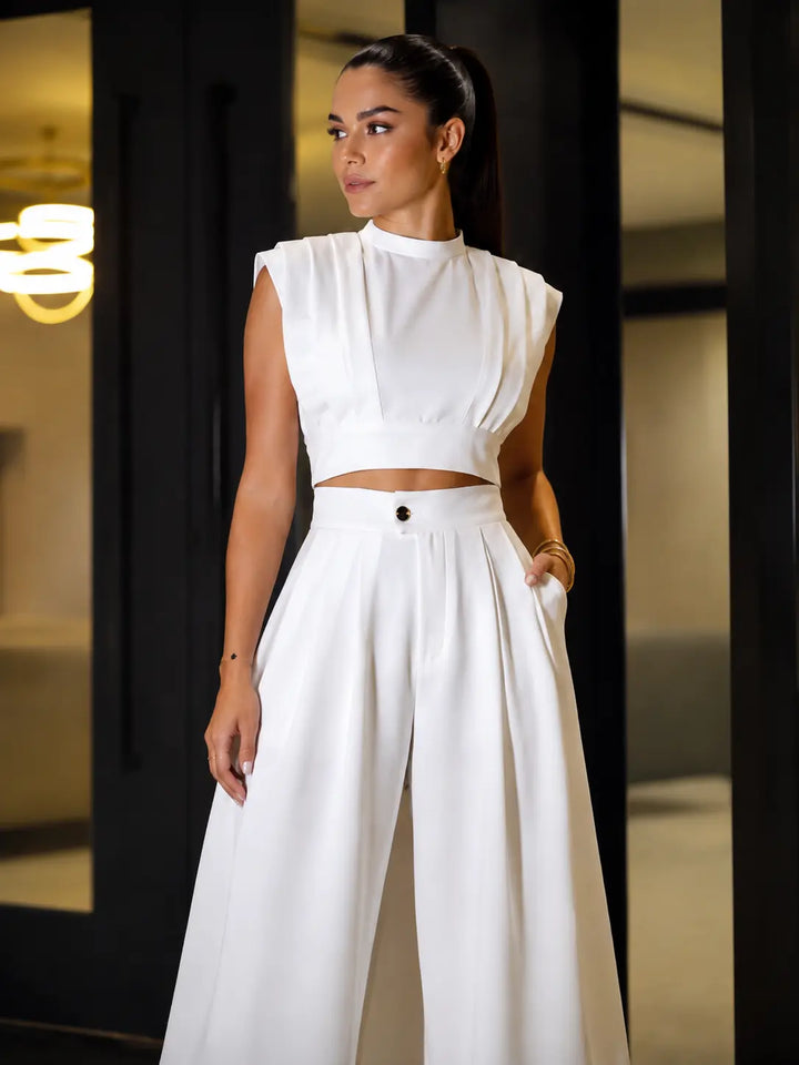 Completo due pezzi con drappeggio scolpito