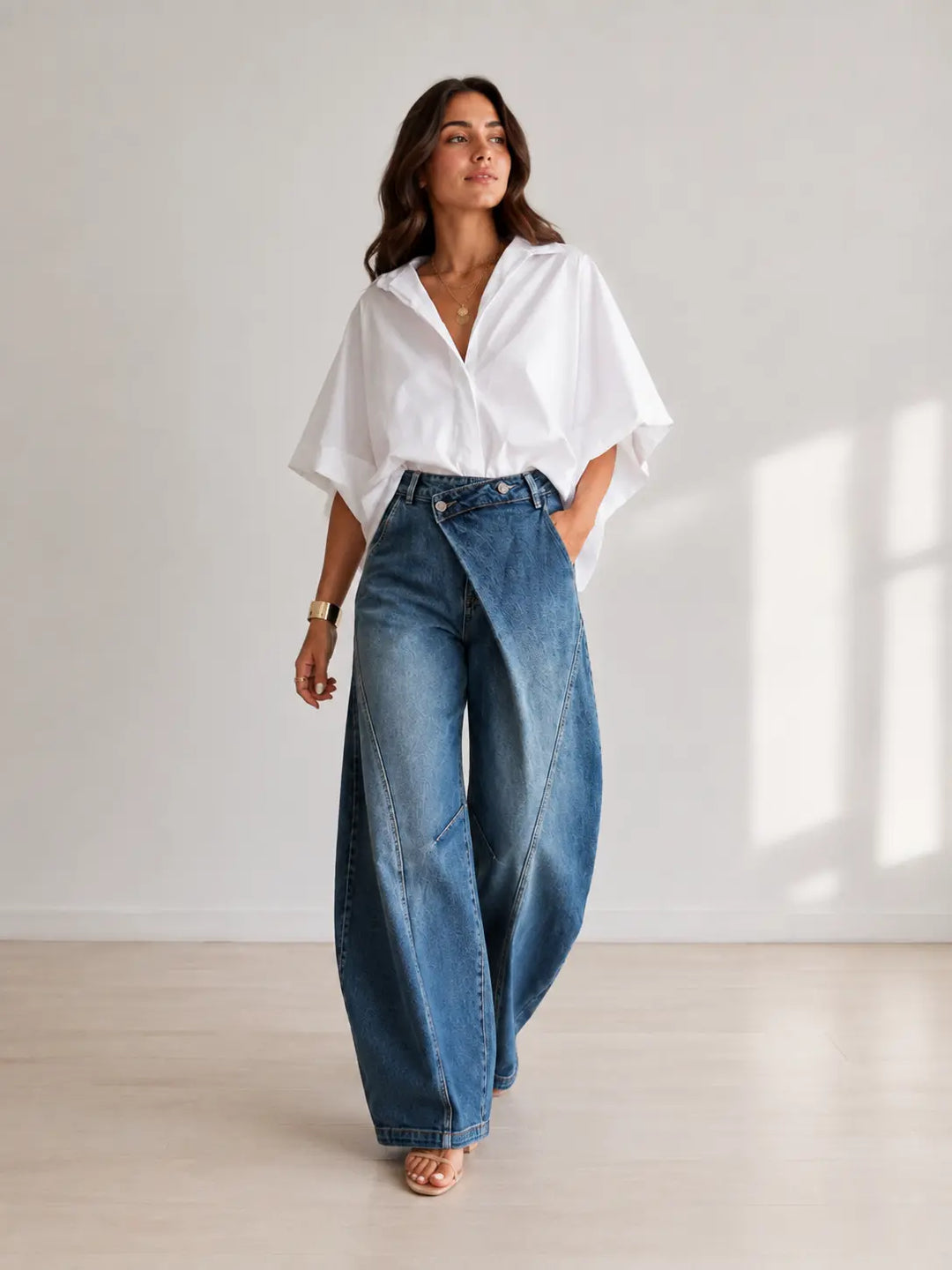 Asymmetrische Hose mit weitem Bein und Cape-Bluse
