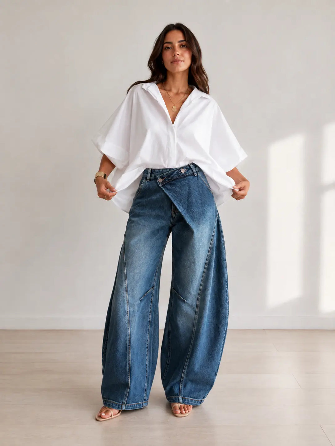 Asymmetrische Hose mit weitem Bein und Cape-Bluse
