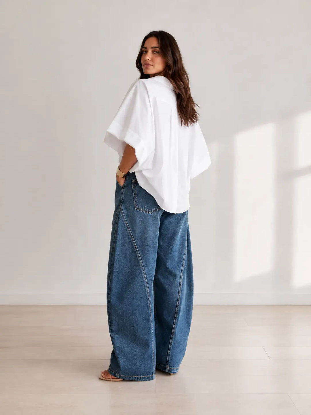 Asymmetrische Hose mit weitem Bein und Cape-Bluse