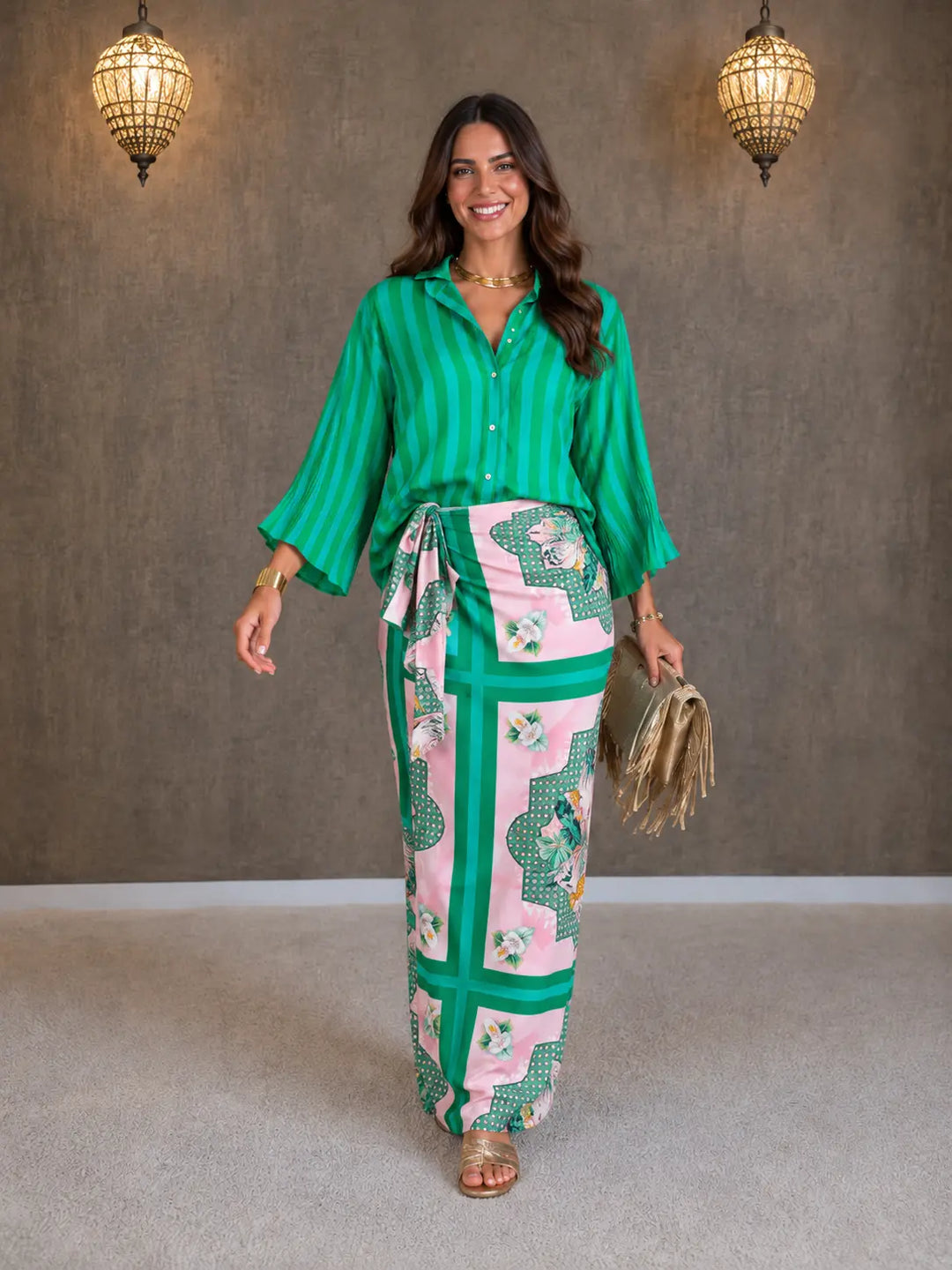 Conjunto de camisa marcante e saia envelope