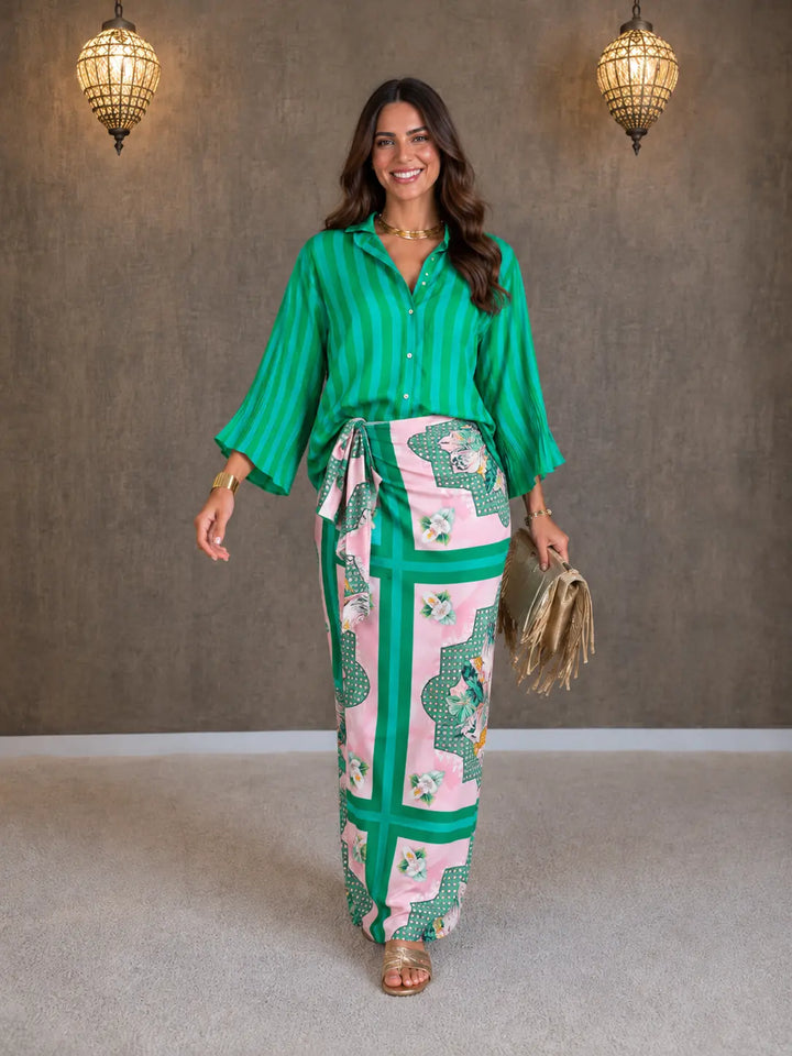 Conjunto de camisa marcante e saia envelope