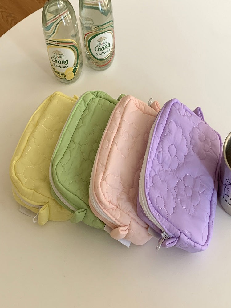 Χαριτωμένη τσάντα μακιγιάζ σε χρώμα καραμέλα