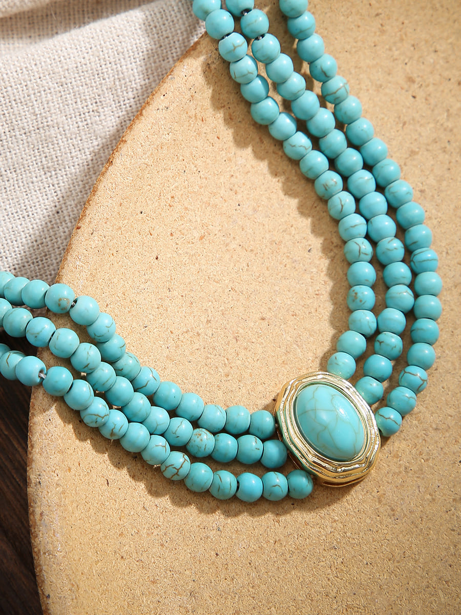 Korte ketting van imitatieparels en turquoise kralen