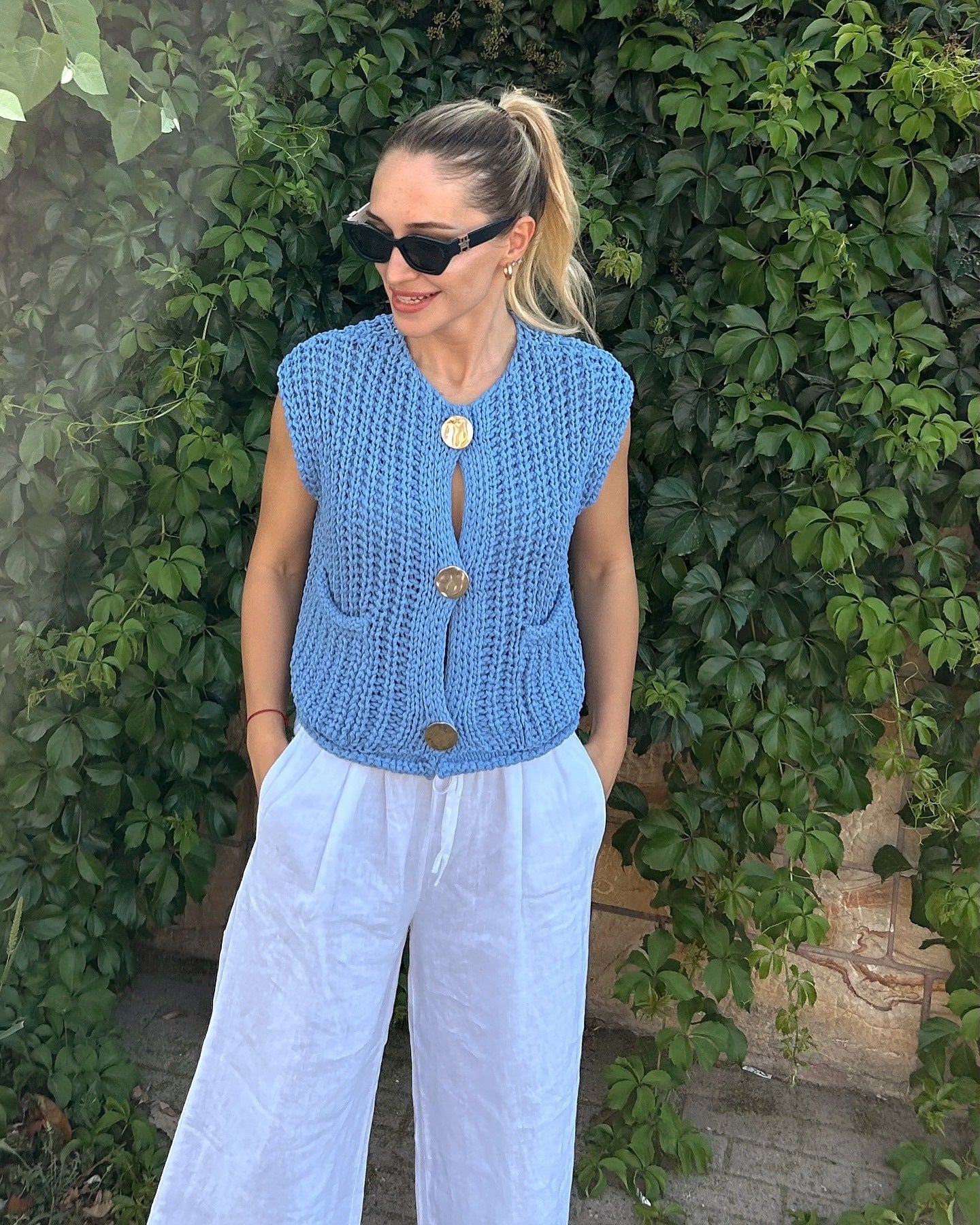 Store knapper ensfarvet strik vest cardigan