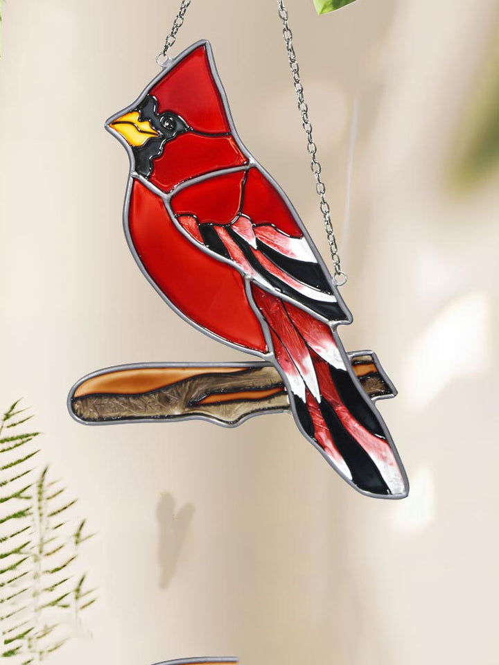 Hangende decoratie met rode gevederde vogel
