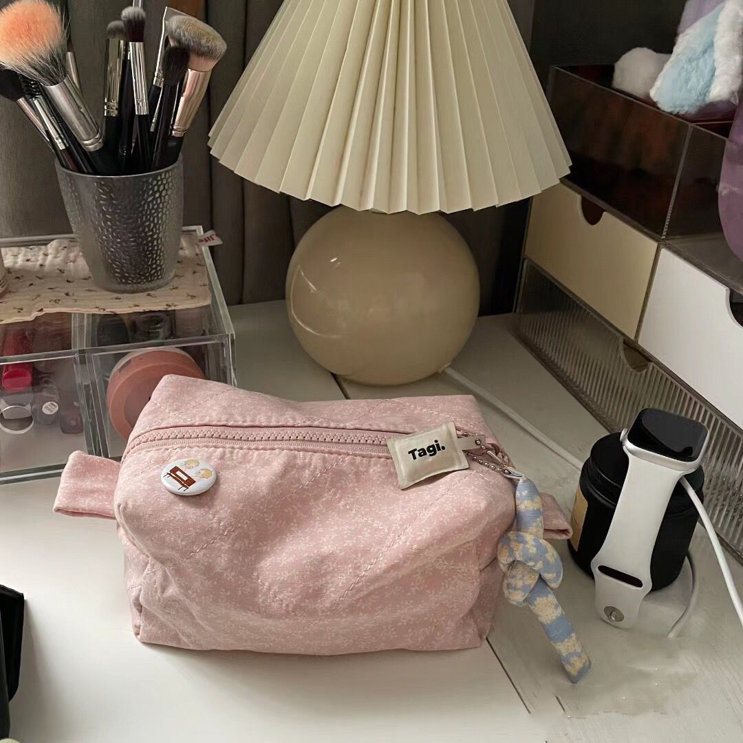 Pochette de toilette florale rose