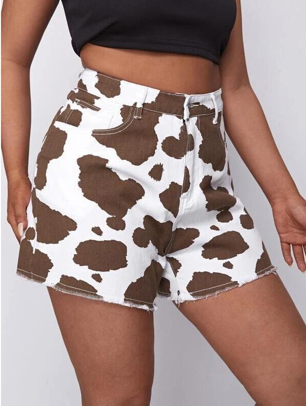 Shorts estilo cowboy marrom com estampa de vaca