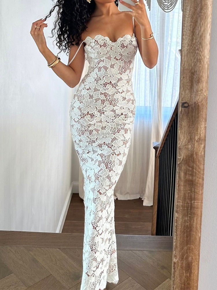 Robe longue fendue dos nu en dentelle