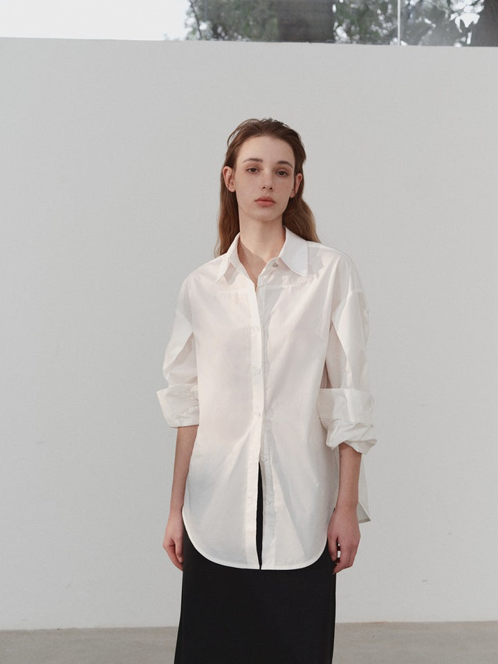 Minimalistisk överdimensionerad avslappnad skjorta