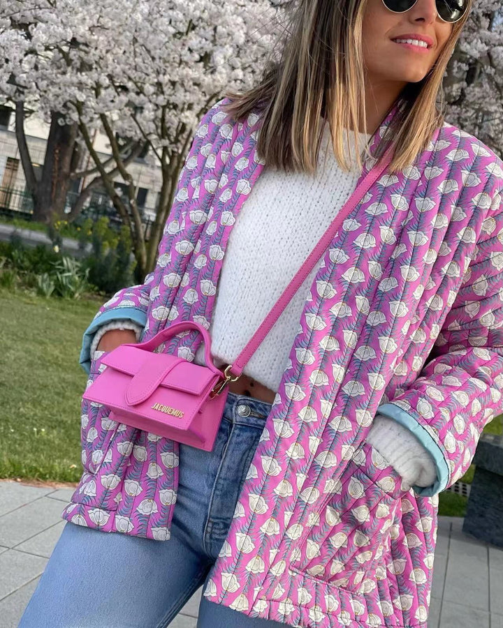 Chaqueta acolchada con bolsillos y estampado floral con estampado geométrico