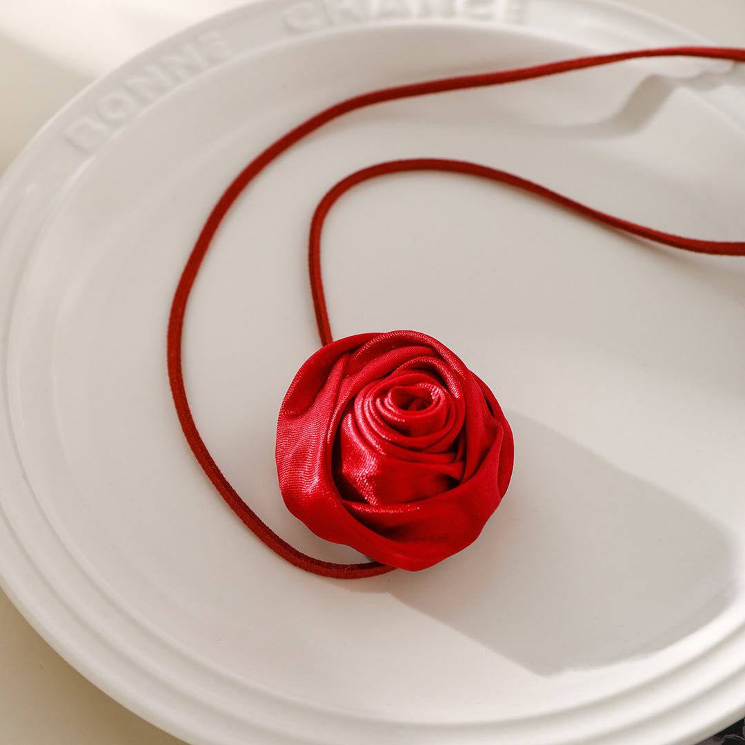 Rose Vintage Satin Halsband