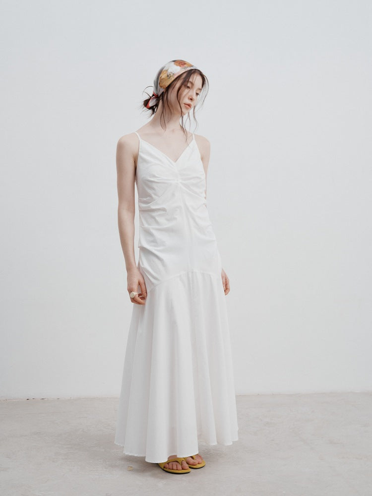 Vestido com alças plissadas na cintura