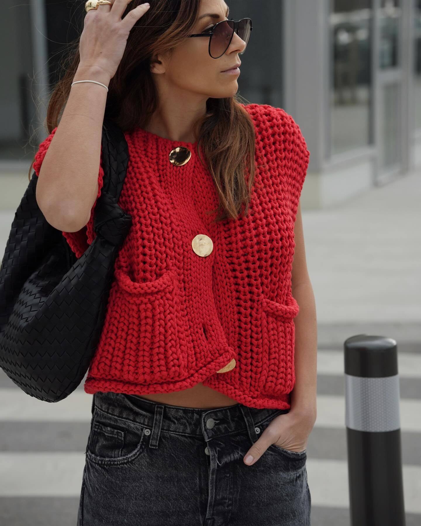 Store knapper ensfarvet strik vest cardigan