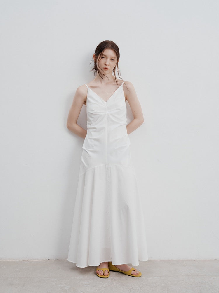 Vestido com alças plissadas na cintura