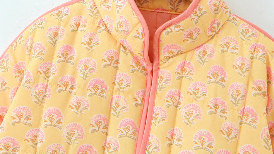 Chaqueta de patchwork con cuello alto y estampado floral