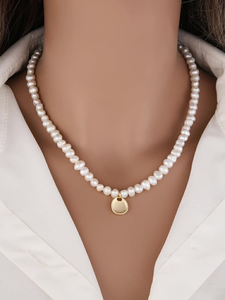 Collier surdimensionné en forme d'étoile et de perles