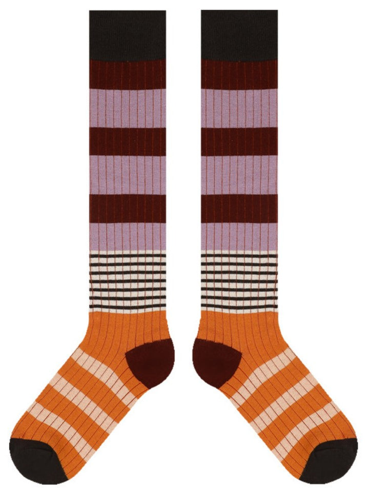Knæhøje sokker med stribet mønster