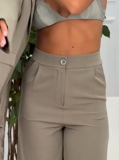 Pantalones de traje con botones elegantes