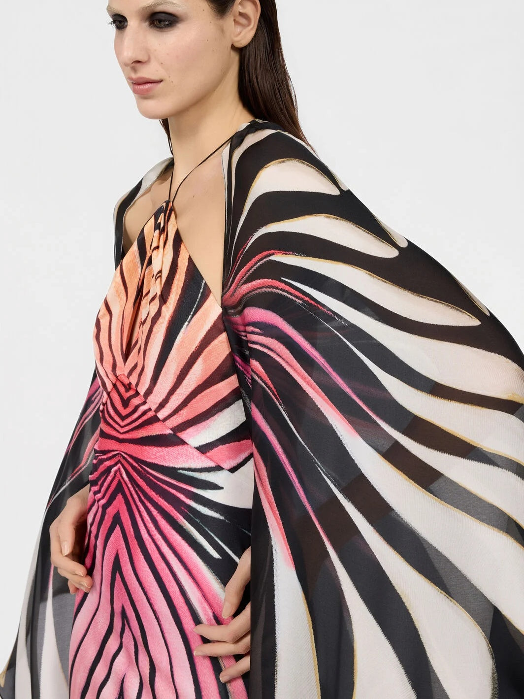 Vestido Maxi Capeado Abstracto