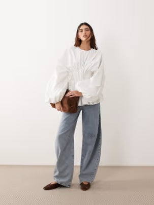 Pintuck bluse med åben ryg og peplum