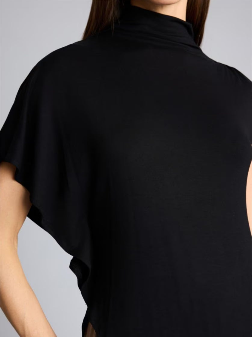 Top asimétrico drapeado de cuello alto