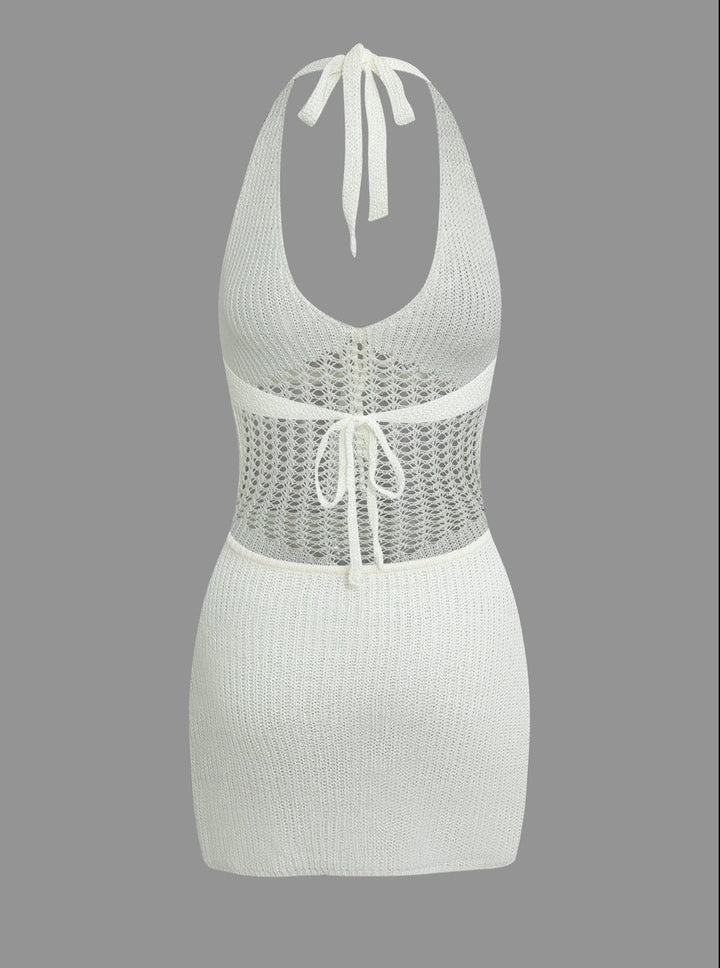 Dzianinowa sukienka mini z odkrytymi plecami, szydełkowana na szyi i bez pleców