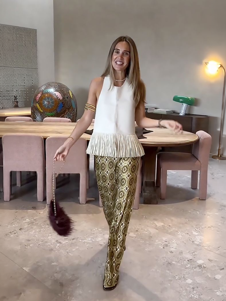 Pantaloni svasati in raso stampato, taglio sbieco