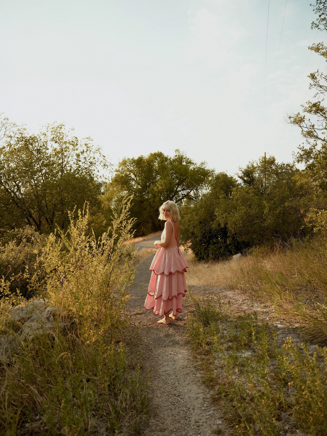Robe midi évasée à volants avec encolure en U