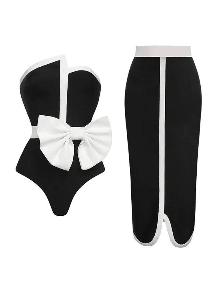 Costume intero senza spalline con fiocco e blocchi di colore