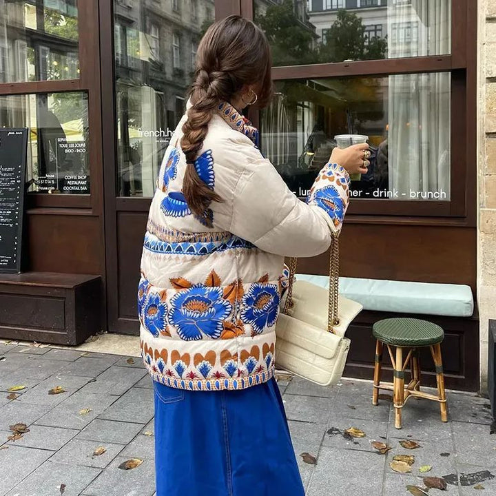 Chaqueta con hombros caídos y estampado floral azul