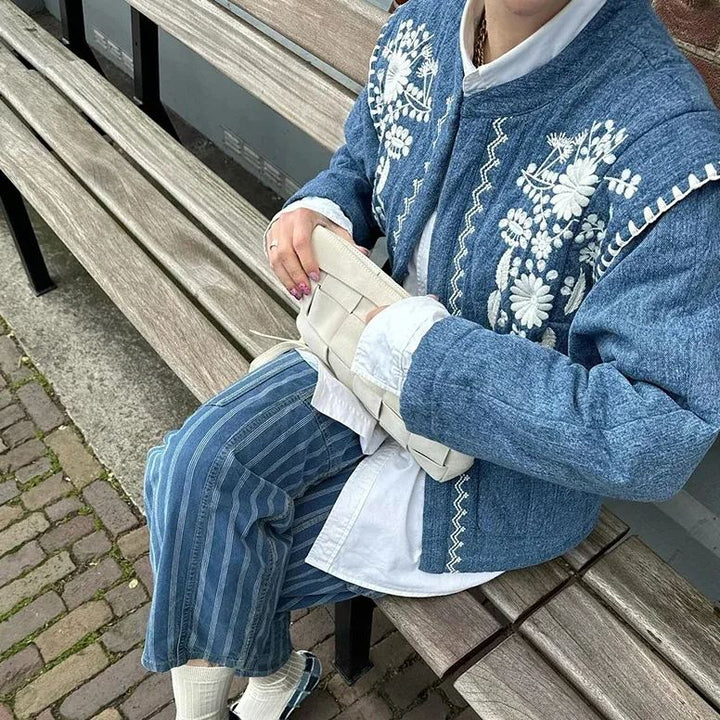 Dünne Jacke mit Blumenstickerei und fliegenden Ärmeln und Stehkragen