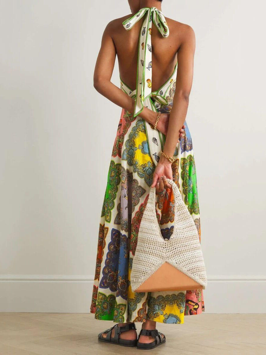 Satynowa sukienka maxi w kwiaty w stylu paisley