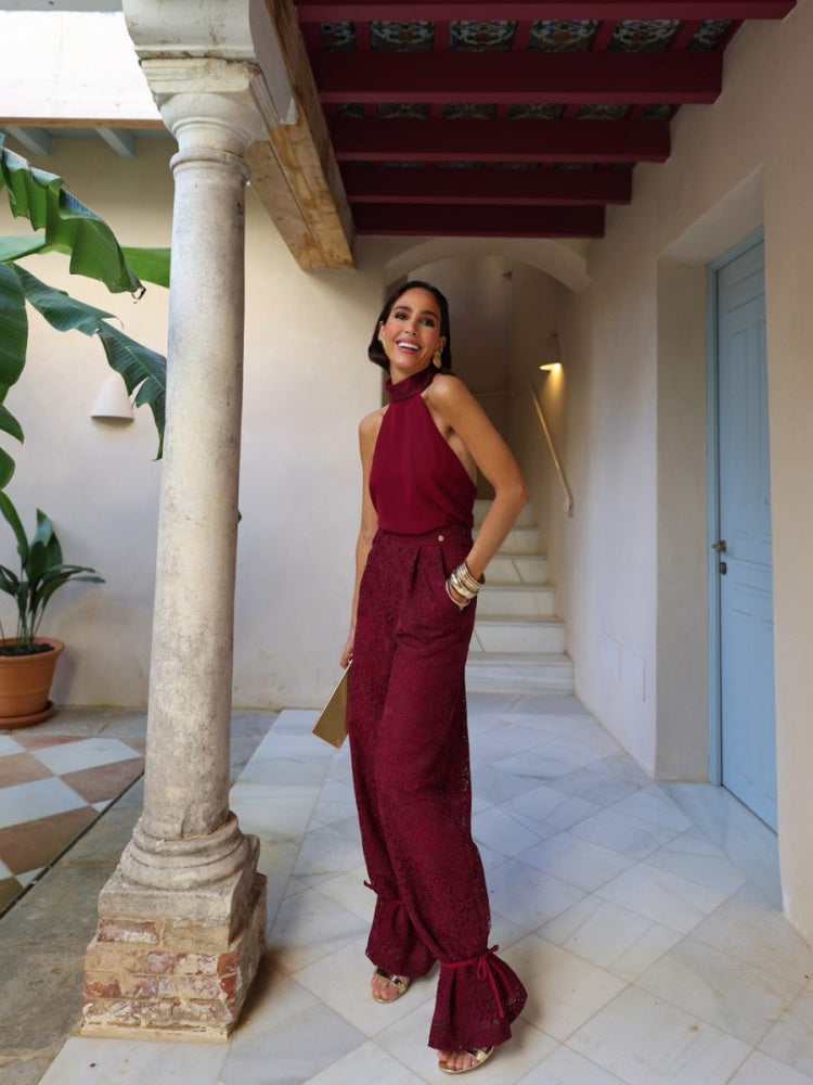 Tuta a gamba larga in pizzo bordeaux con set